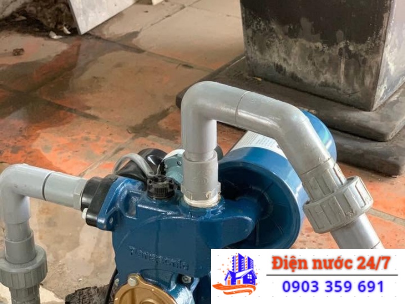 mua máy bơm nước tăng áp 