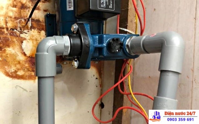 sửa máy bơm nước rò rỉ điện nước