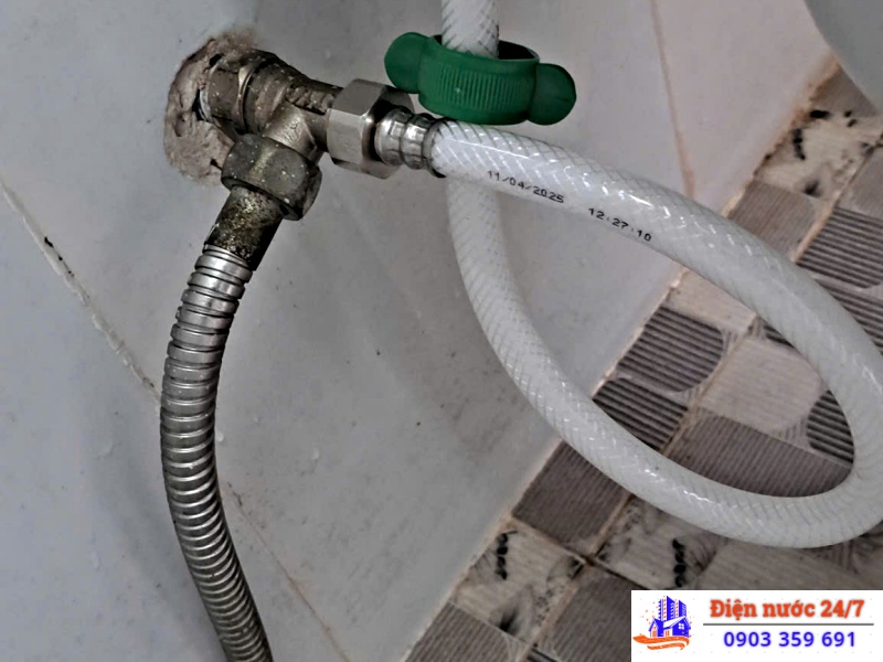 Thở sửa ống nước bị vở, bể, rò rỉ... tại nhà 24/7