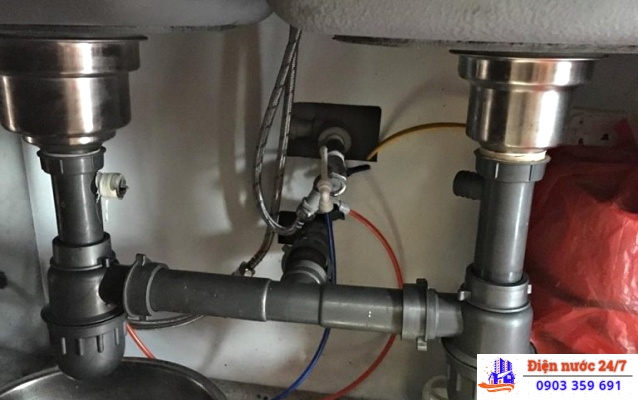 sửa đường ống chậu nước rửa chén bị sút