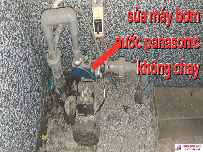 Thợ sửa máy bơm nước không hoạt động