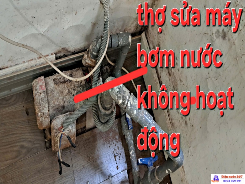 Thợ sửa máy bơm nước không hoạt động