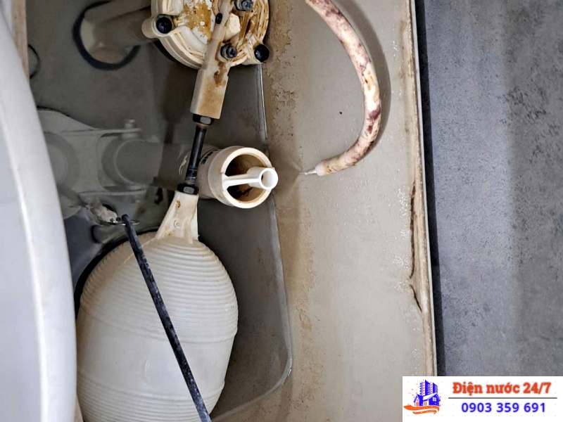 Lắp đặt, thay phao bồn cầu tại nhà giá rẻ, nhanh chóng