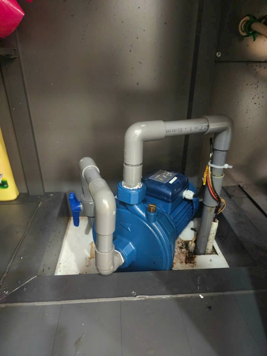 Thợ sửa máy bơm nước tại nhà