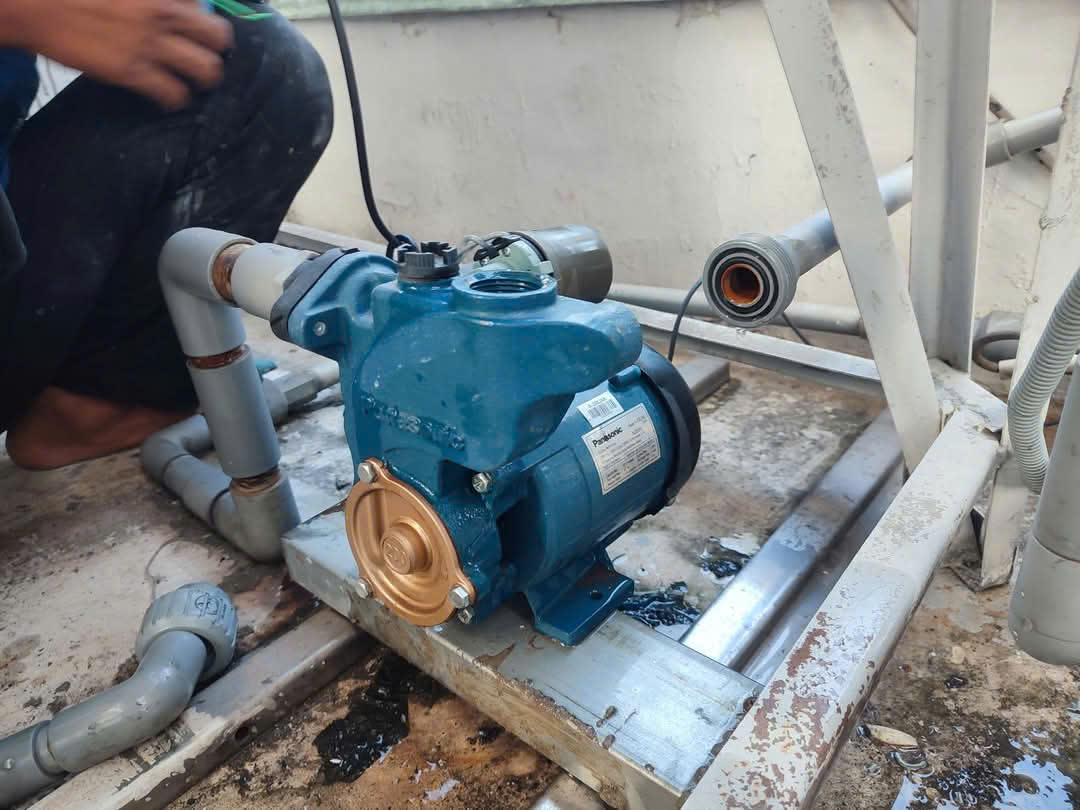 Sửa máy bơm nước tại nhà giá rẻ