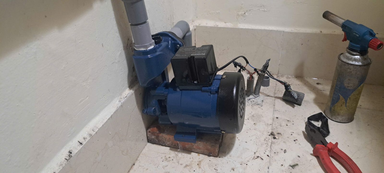 Lắp đặt máy bơm nước tăng áp giá rẻ