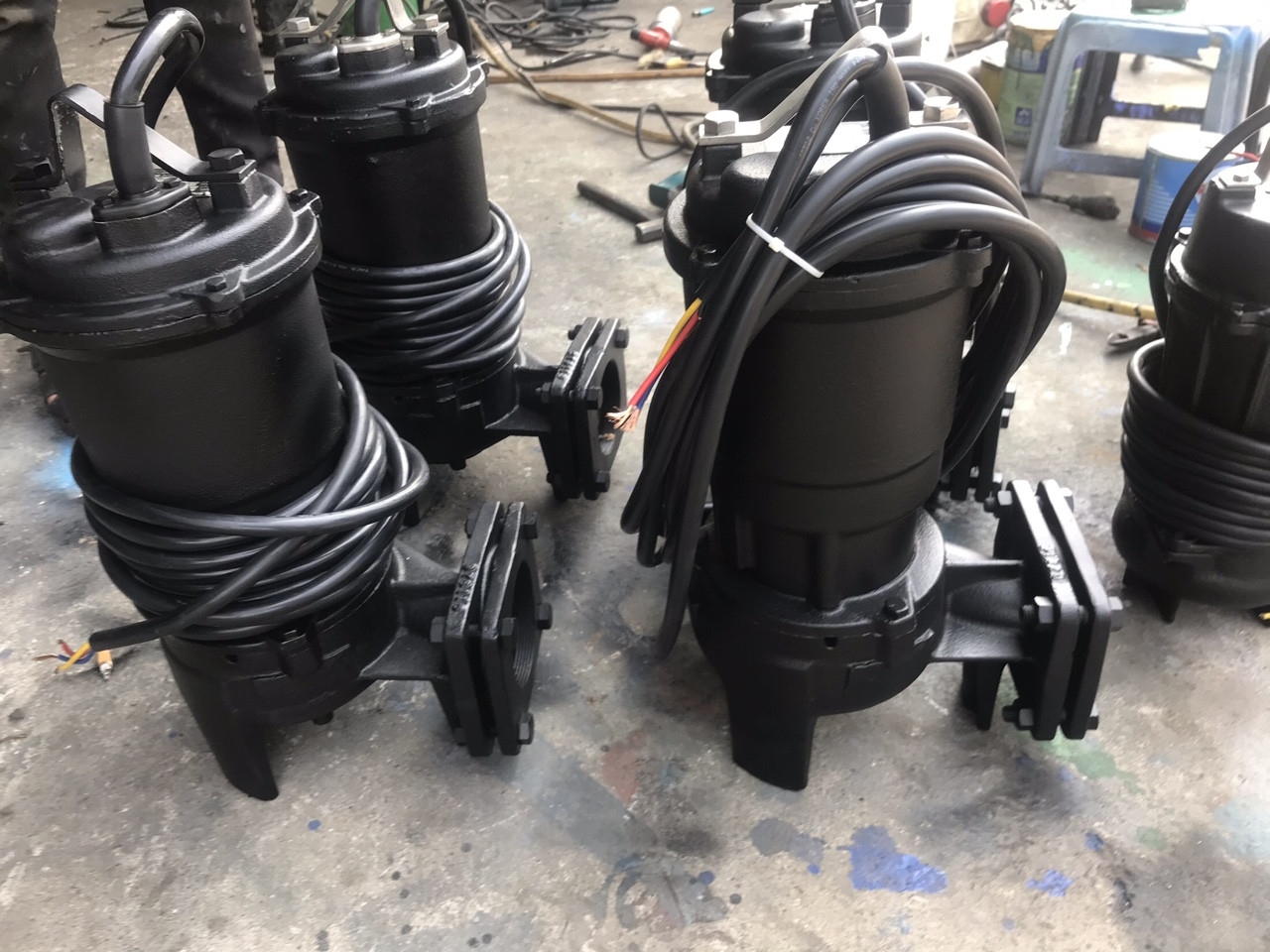 Sửa máy bơm chìm giá rẻ - tận nơi