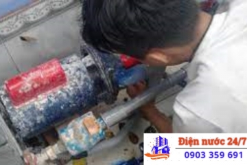 SỬA MÁY BƠM NƯỚC BỊ CHẢY NƯỚC, KÊU TO GIÁ RẺ PHỤC VỤ 24/24 ( A.NHƯT)